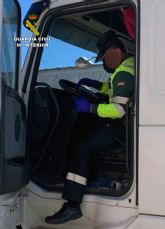 La Guardia Civil investiga a un camionero por conducir de forma temeraria, con el permiso de conduccin retirado y bajo los efectos de alcohol y drogas